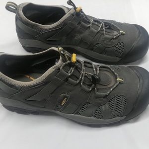 NWOT Men’s Keen Waterproof Trail Shoes